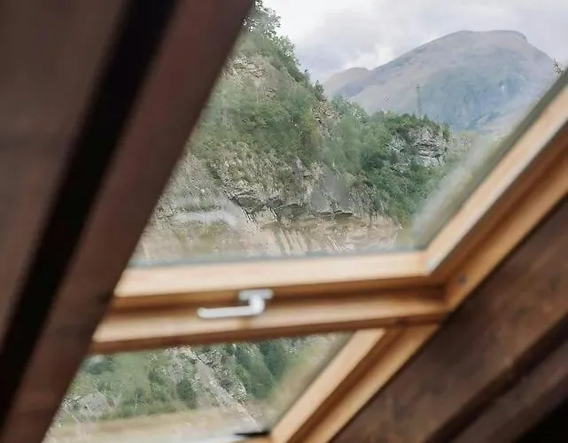 Lina By Cardi Suites. *